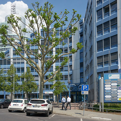 Zahnärztin Eschborn - Beate Korus - Gebäude von außen